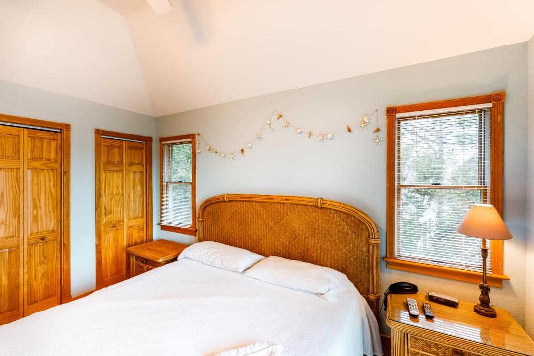 Photo of Bedroom in Corolla Light