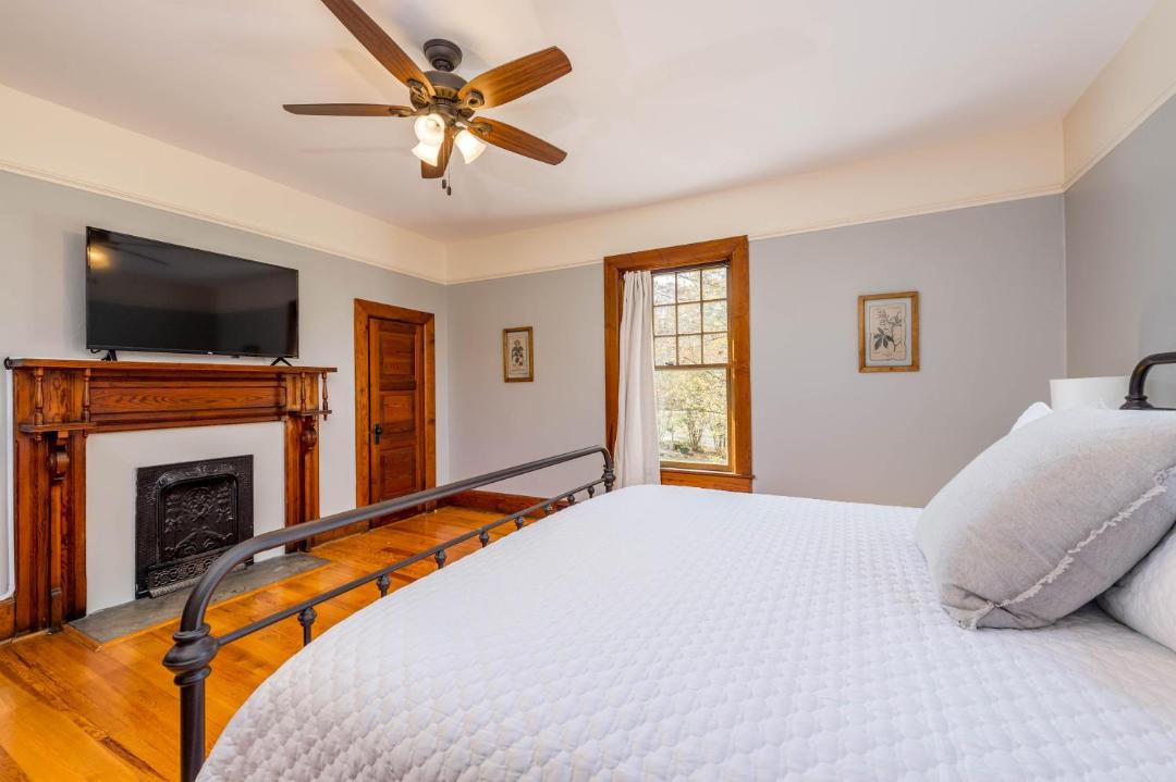 Photo of Bedroom in Hot Springs