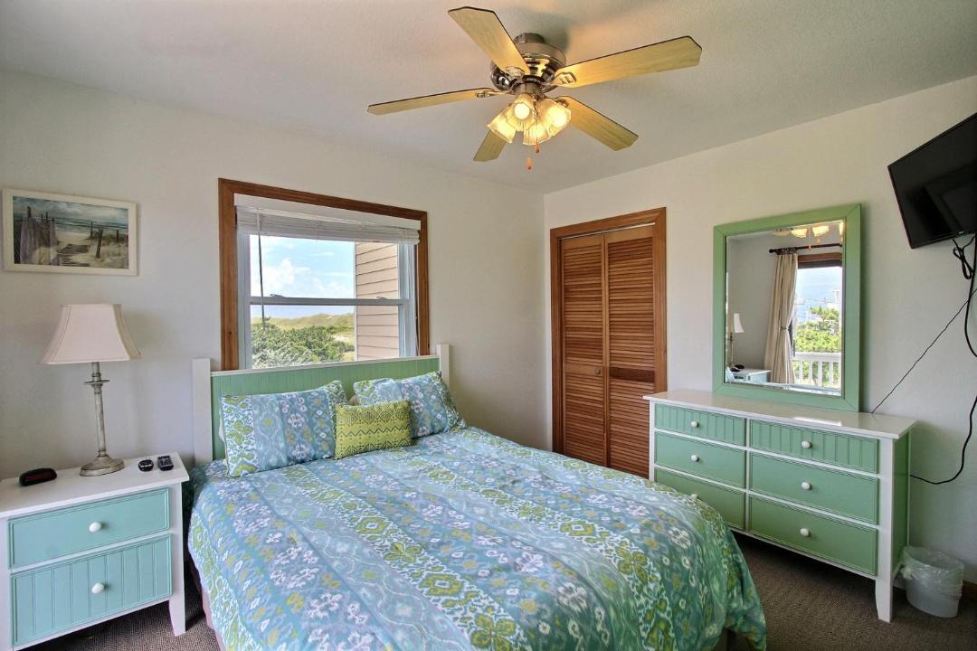 Photo of Bedroom in Waves