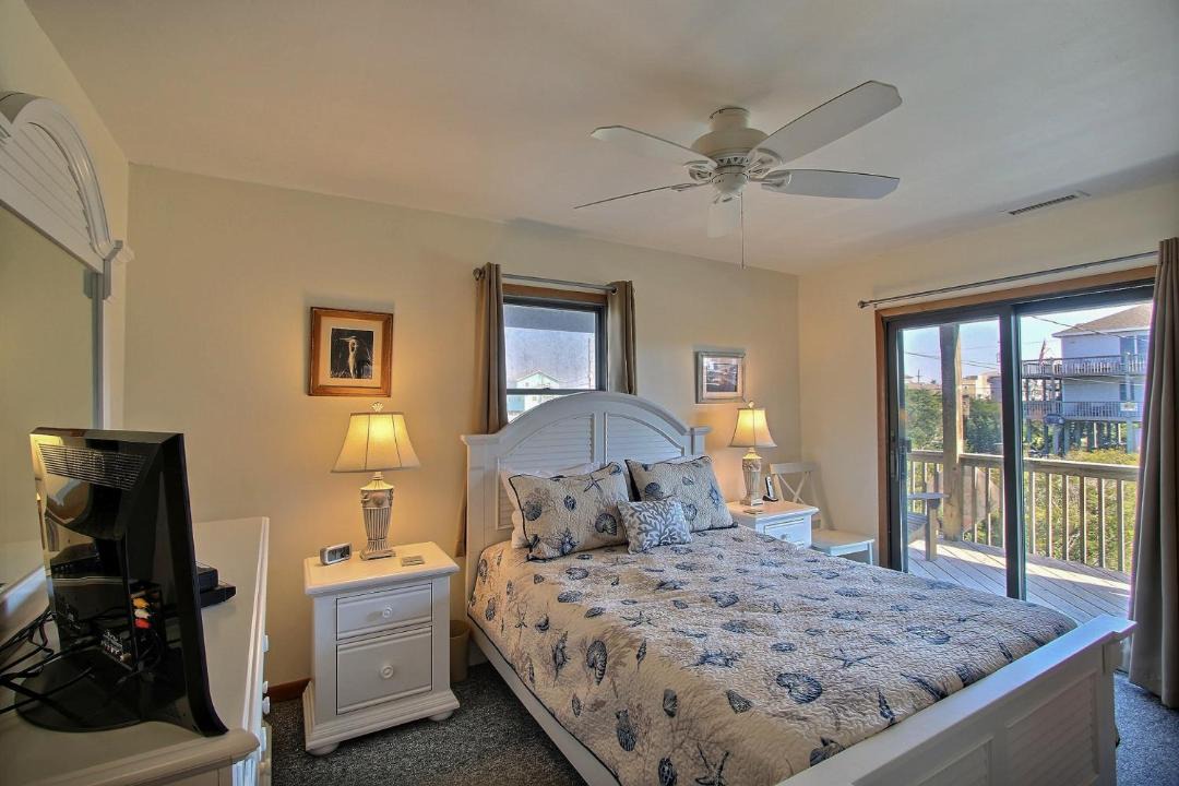 Photo of Bedroom in Waves