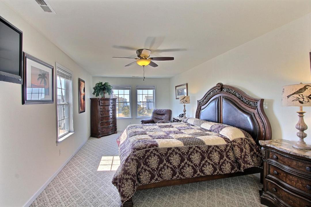 Photo of Bedroom in Wind Over Waves