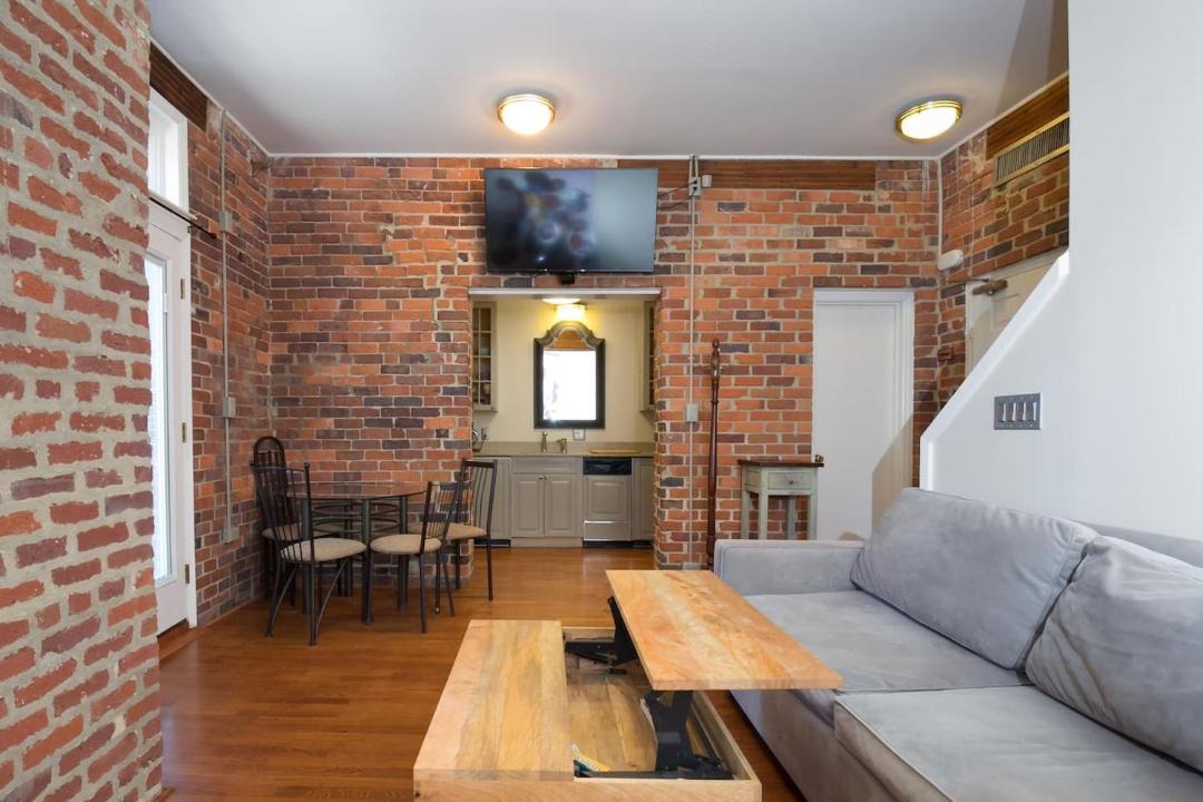 Photo of Livingroom in Charlotte Center City