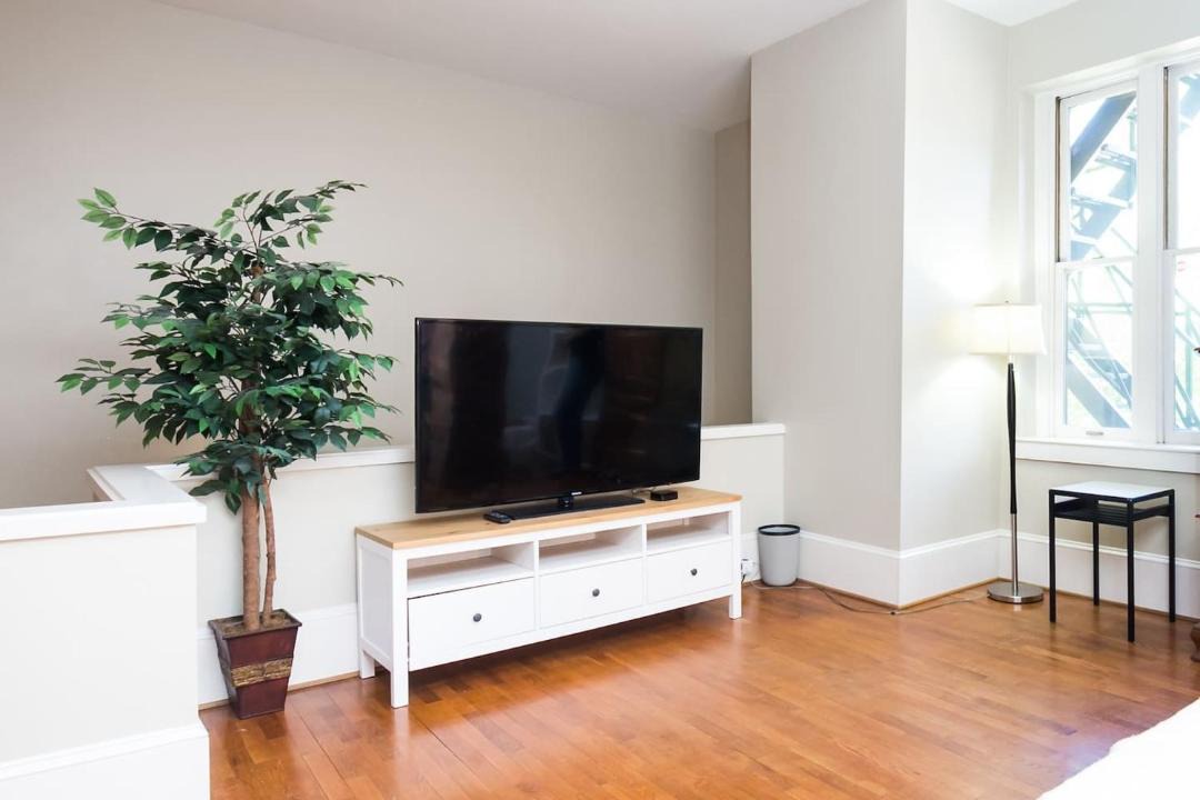 Photo of Livingroom in Charlotte Center City
