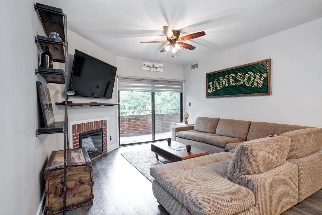 Photo of Livingroom in Charlotte Center City