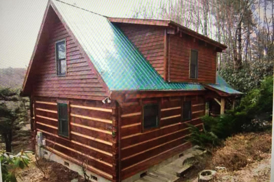Photo of Buildings in Blowing Rock