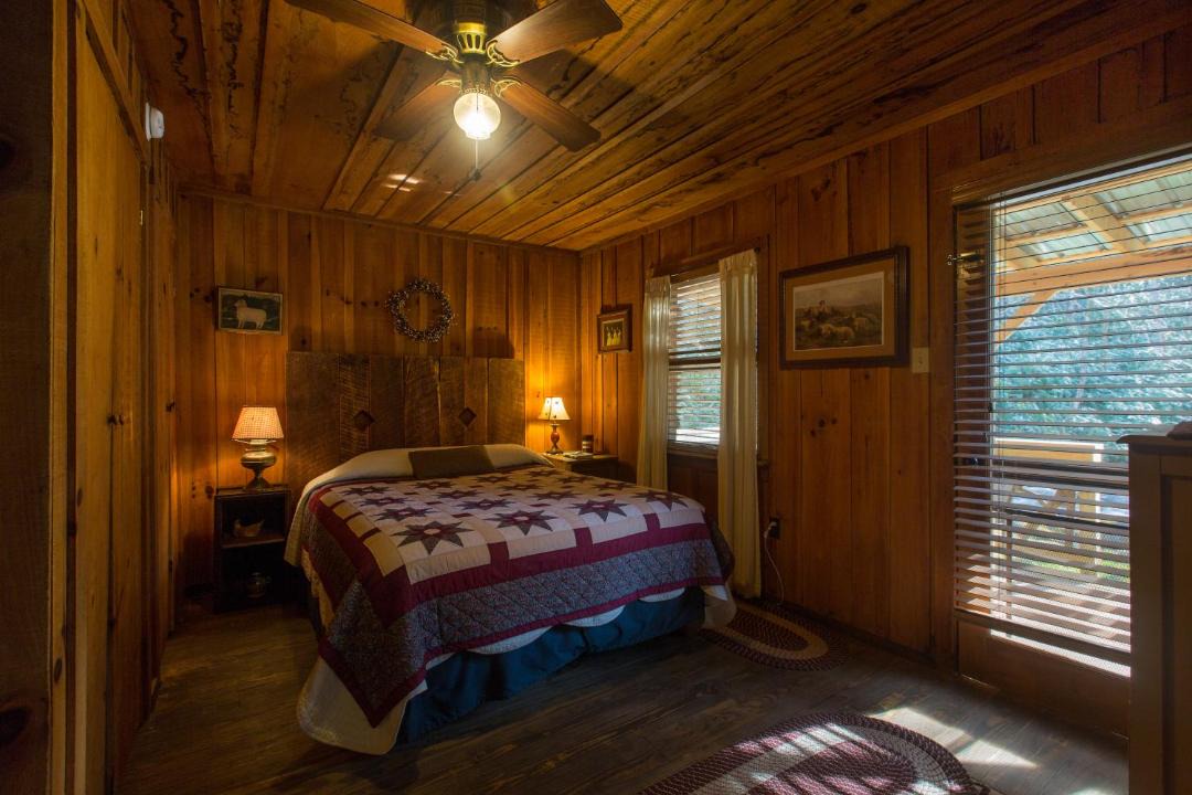 Photo of Bedroom in Robbinsville