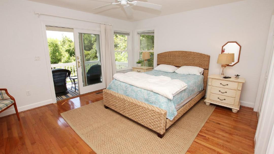 Photo of Bedroom in Monteray Shores