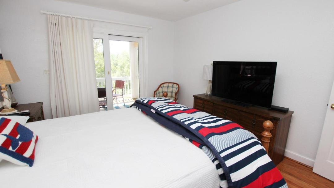 Photo of Bedroom in Monteray Shores