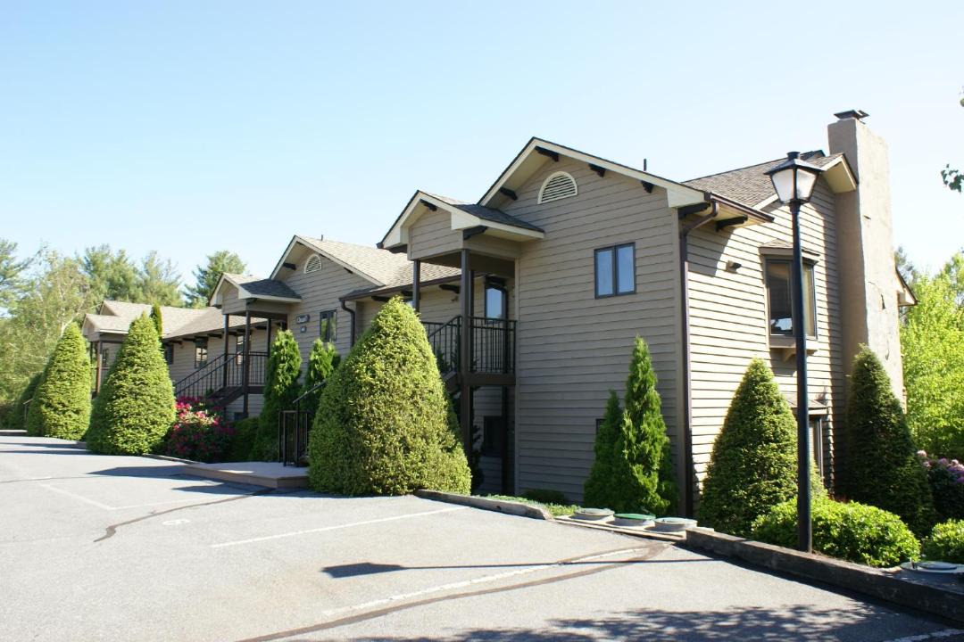 Photo of Buildings in Blowing Rock