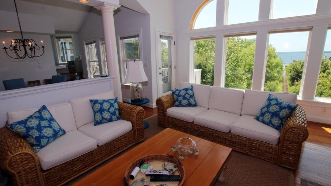 Photo of Livingroom in Monteray Shores