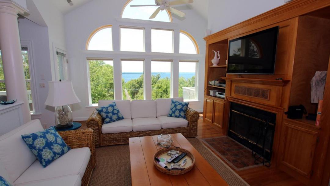 Photo of Livingroom in Monteray Shores