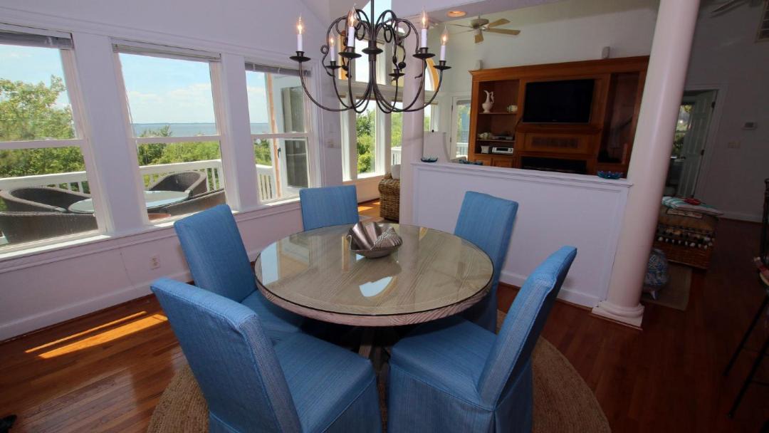 Photo of Livingroom in Monteray Shores