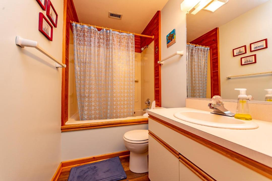 Photo of Bathroom in Whalehead Beach