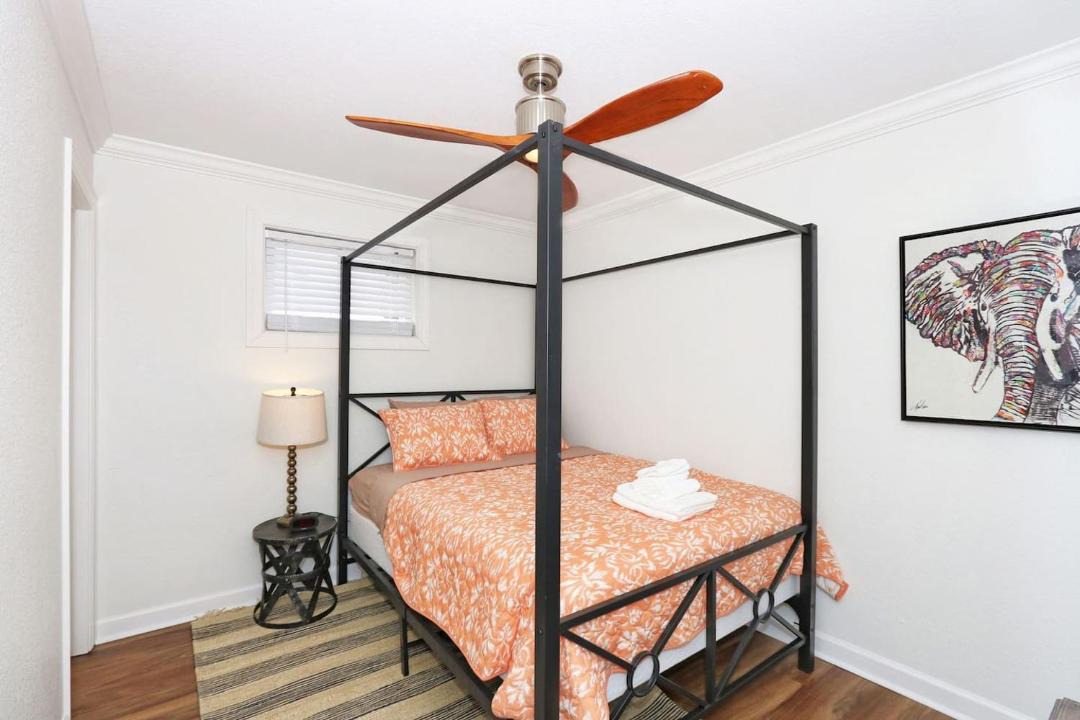 Photo of Bedroom in Willoughby Spit