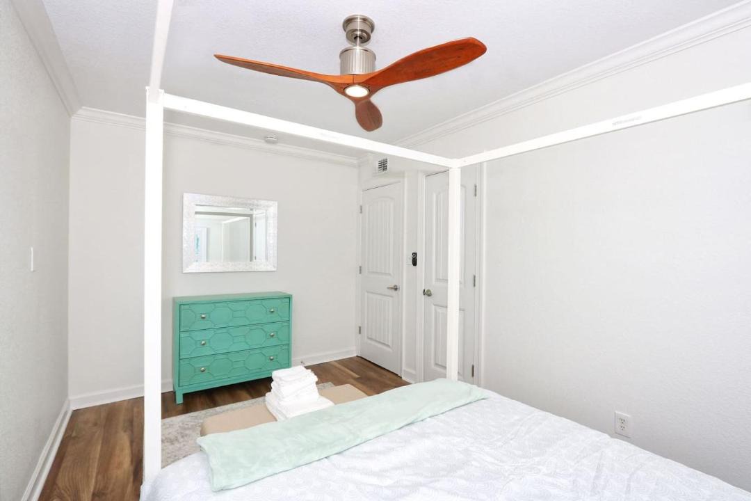 Photo of Bedroom in Willoughby Spit