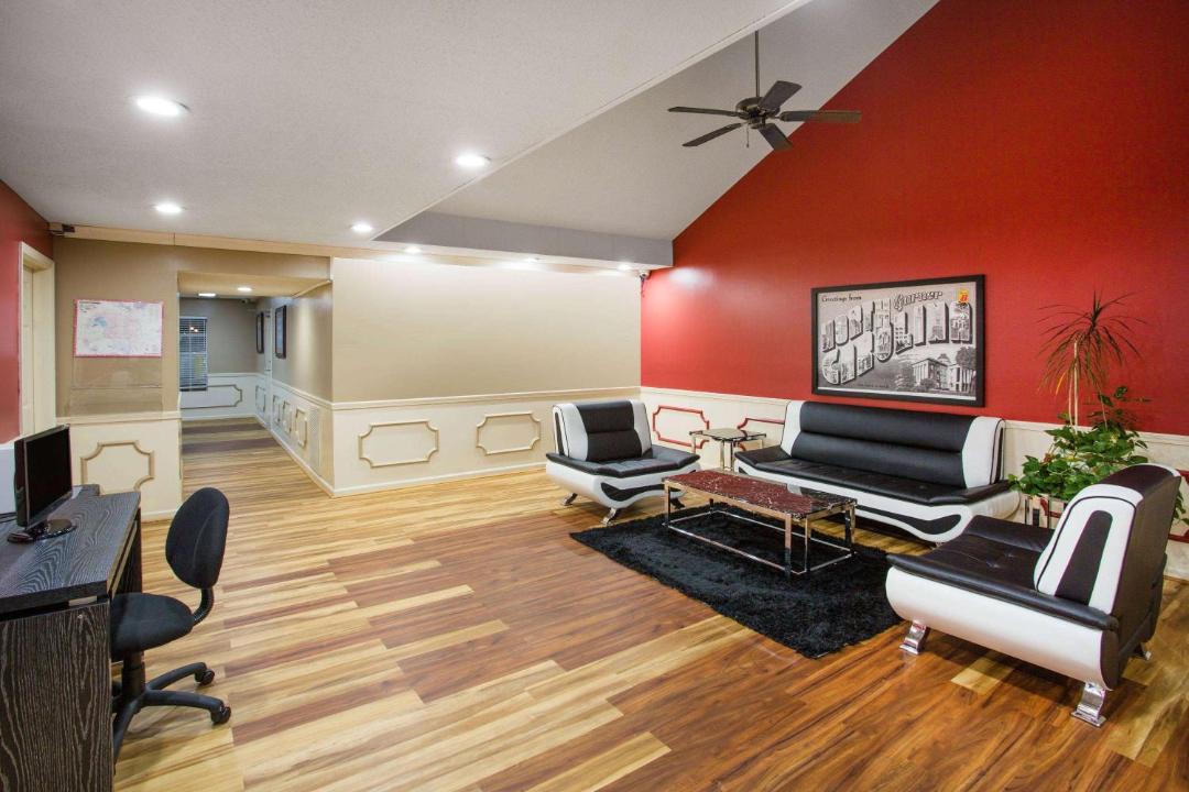 Photo of Livingroom in Garner