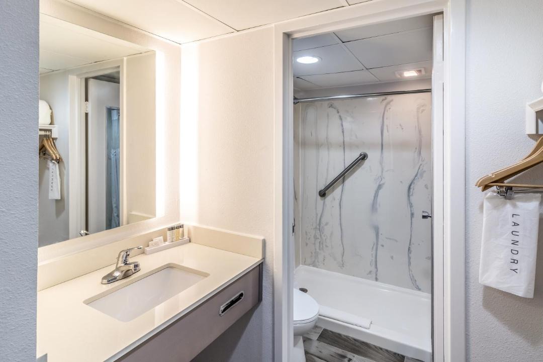 Photo of Bathroom in Pine Knoll Shores