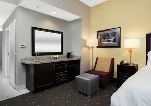 Hampton Inn & Suites - Raleigh Downtown