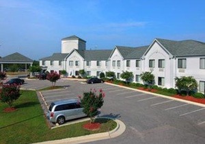 Days Inn by Wyndham Louisburg