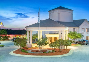 Days Inn by Wyndham Louisburg