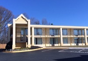 Days Inn by Wyndham Charlotte Airport North