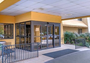2-Star Hotel ∙ Quality Inn & Suites Raleigh Durham Airport