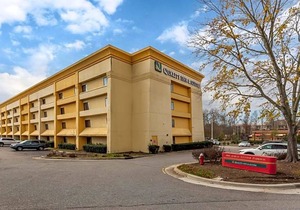 2-Star Hotel ∙ Quality Inn & Suites Raleigh Durham Airport