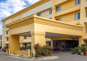 2-Star Hotel ∙ Quality Inn & Suites Raleigh Durham Airport
