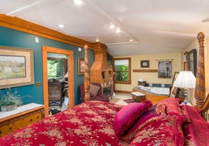 Highland Lake Inn & Resort - Flat Rock