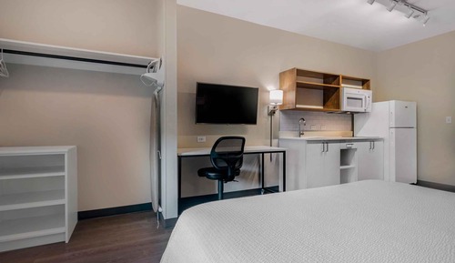 Standard Studio, 1 Queen Bed, Non Smoking, Refrigerator & Microwave