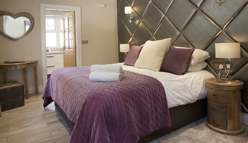 Classic Double Room, Bathtub