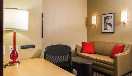 Suite, 1 King Bed, Accessible, Non Smoking