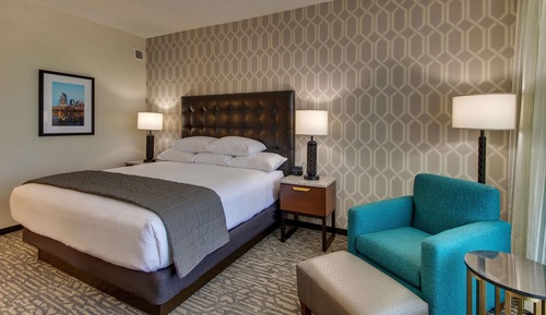 Room, 1 King Bed, Hearing Accessible (Roll in Shower)