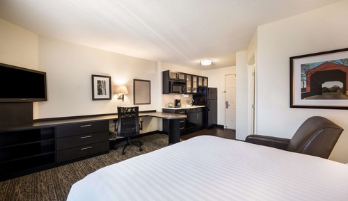 Studio Suite, 1 Queen Bed, Accessible (Mobility Tub)