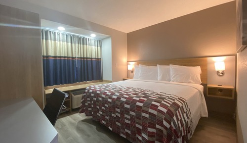 Deluxe Room, 1 King Bed, Non Smoking