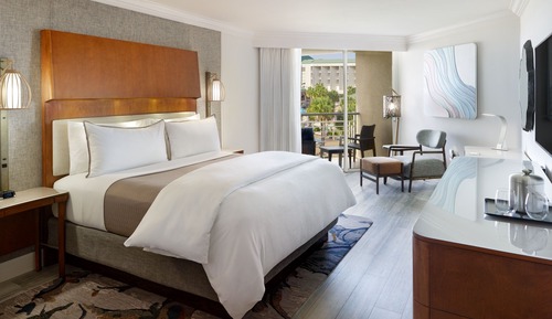 Room, 1 King Bed, Balcony (Mobility/Hearing Access, Roll-In Shwr)