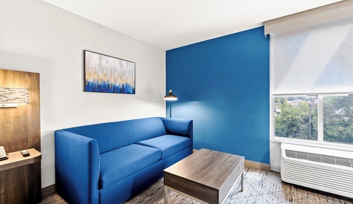 Standard Room, 1 King Bed (Bath Walk-In Shower)