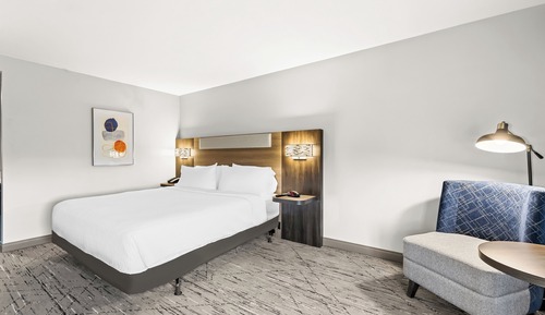 Standard Room, 1 Queen Bed (Walk-In Shower)