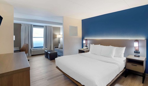 Suite, 1 King Bed, Non Smoking