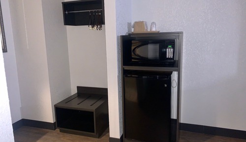 Deluxe Room, 2 Queen Beds, Non Smoking, Refrigerator & Microwave