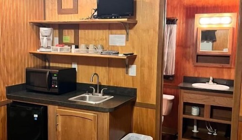 Classic Cabin, Pets Allowed, Courtyard View