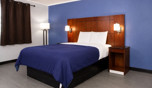 Standard Single Room, 1 Queen Bed, Smoking