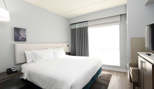 Room, 2 Queen Beds, Accessible (Roll-In Shower)