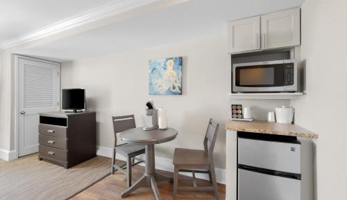 1 Queen Bed Studio (City View)