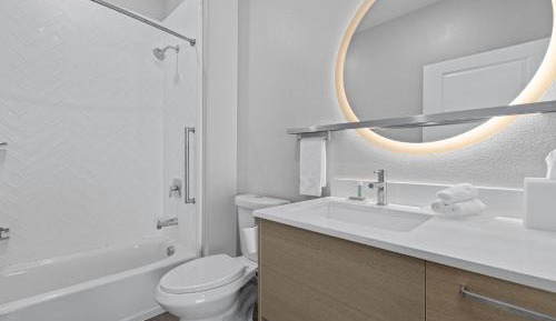Deluxe Queen Suite