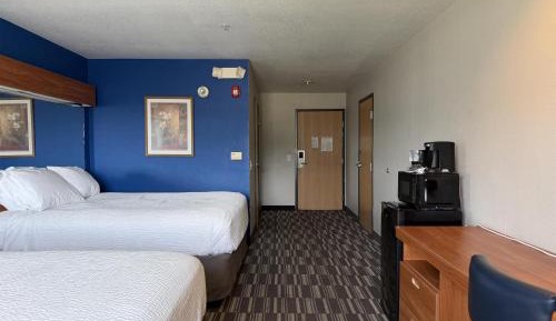 Queen Room with Two Queen Beds - Non-Smoking