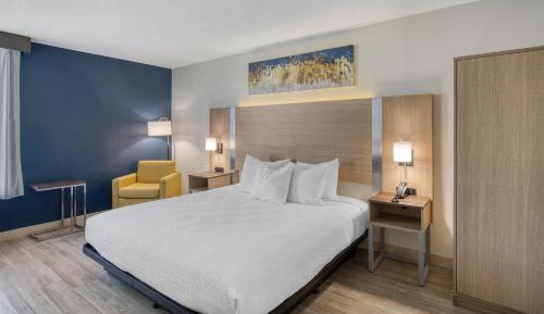 King Room with Bath Tub - Disability Access/Non-Smoking 