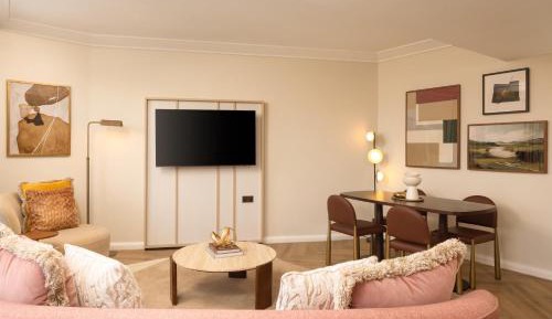 One-Bedroom King Executive Suite with Balcony