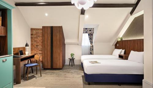 King Studio with Sofa Bed