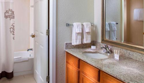 One Bedroom Suite Two Queens